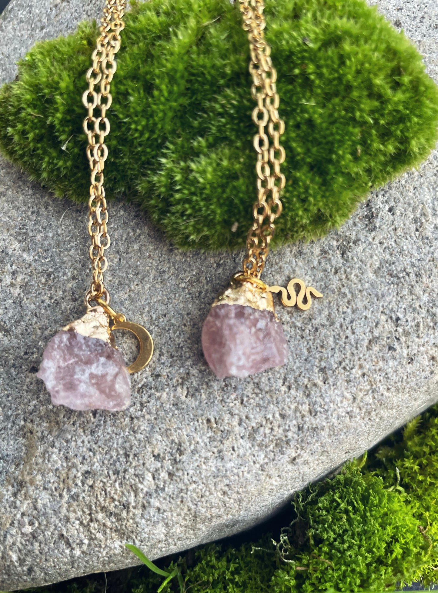 Erdbeerquarz Kette (roh, gold)