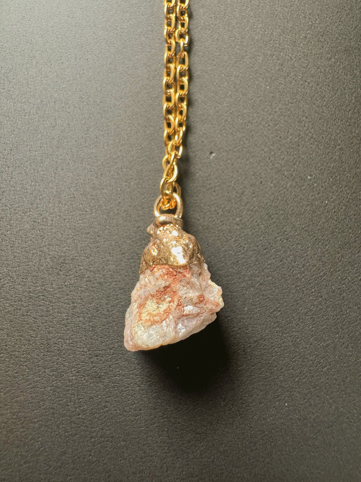 Rosa Turmalin Kette (roh, gold)