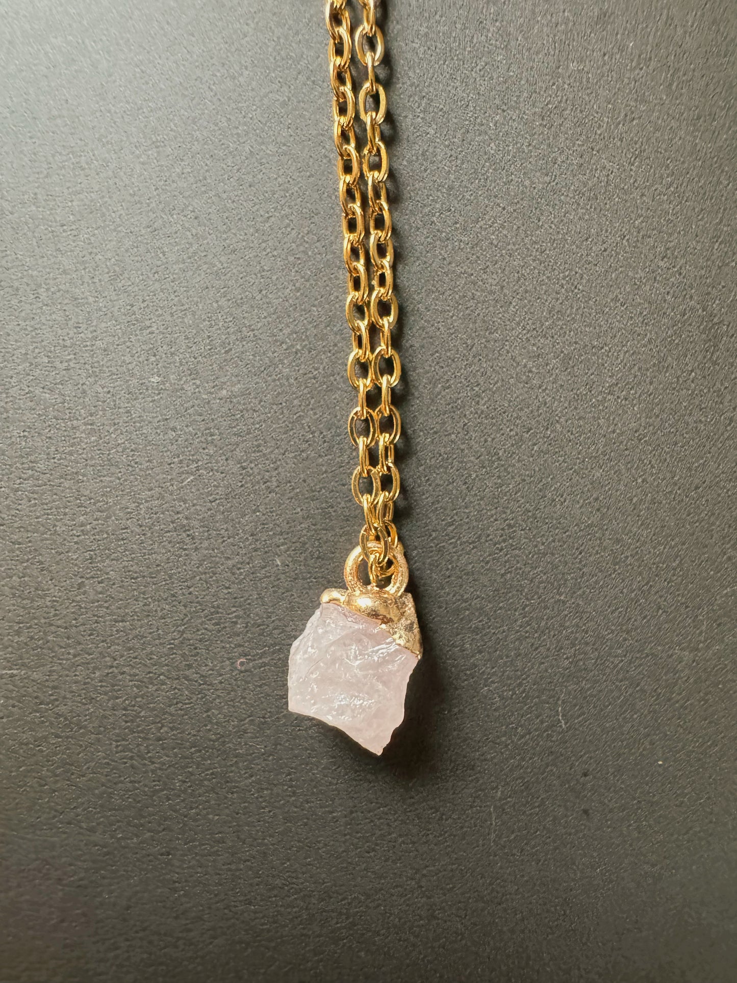 Rosenquarz Kette (roh, gold)