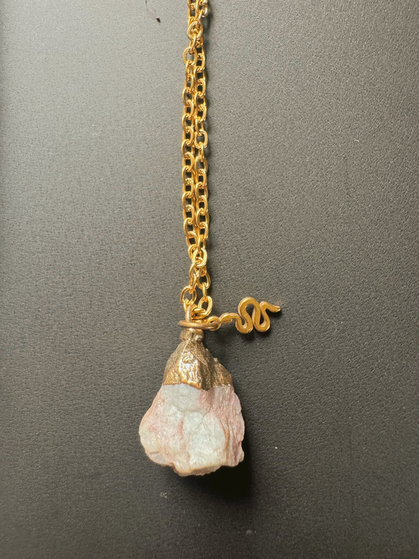Rosa Turmalin Kette (roh, gold)