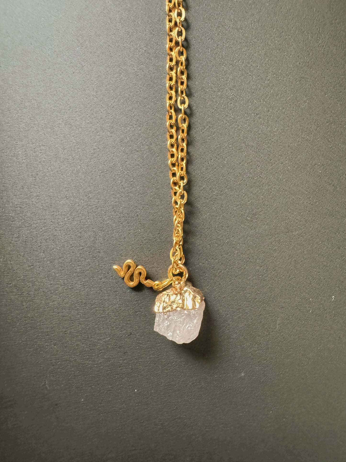 Rosenquarz Kette (roh, gold)